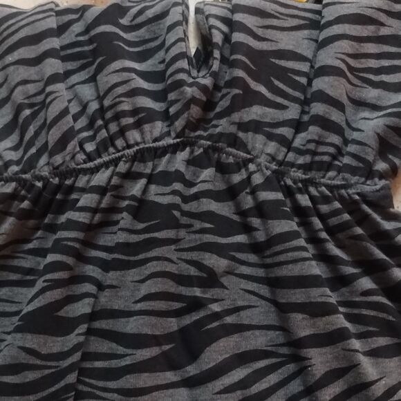 V-neck Zebra Striped Casual Dress, Great Throw On and Go! - Picture 5 of 7